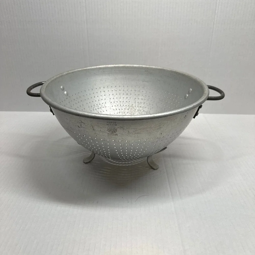 Vintage‎ Wear-Ever Aluminum Colander Self-Standing #3125 Made in USA Handles